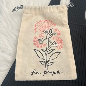 🌚 FREE GIFT with Free People/We The Free/Intimately Purchase 🌝